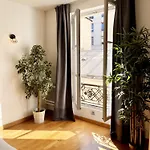 Service - En Face Du Musee - 5 * Париж