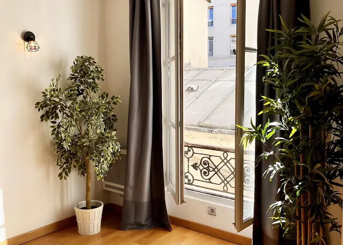 Service - En Face Du Musee - 5 * Parigi
